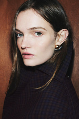 MISMATCHED EARRINGS WITH BALL AND STICK DETAIL