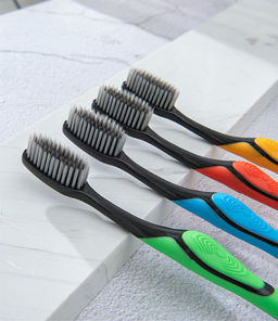 Зубная щетка с бамбуковым углем (1 шт.)