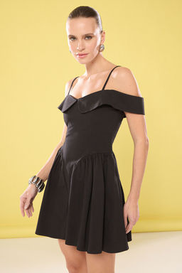 TRENDYOLMILLA Siyah Duz Etegi Belden Ac?lan Mini Dokuma Elbise TWOSS25EL00397