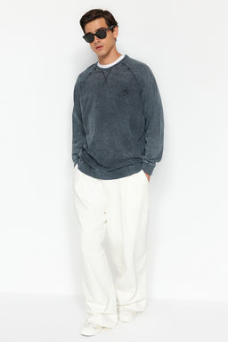 TRENDYOL MAN Antrasit %100 Pamuk Oversize/Genis Kesim Eskitme/Soluk Efektli Sweatshirt TMNAW24SW00060