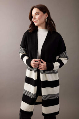 Кардиган стандартного кроя с V-образным вырезом