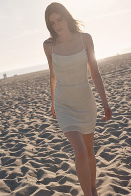 VESTIDO MINI DRAPEADO BRILLOS / Cava