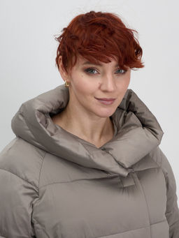 Куртка зимняя женская с капюшоном модная коричневого цвета 7651K - Visdeer фото 6