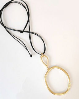 Кулон на шнурке