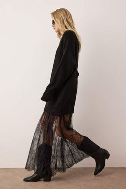 Siyah Duz Maxi Bisiklet Yaka Dantel Etekli Maxi Triko Elbise TWOAW26EL00323 - Trendyolmilla фото 2