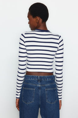 Lacivert Cizgili Premium Viskoz Yumusak Kumasl? Fitted Crop Esnek Orme Bluz TWOAW24BZ00048