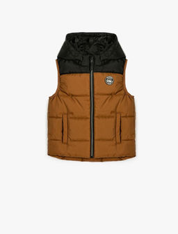 Пуховик для мальчика с капюшоном и карманом цветных блоков на молнии