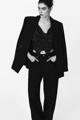 Top de tirantes con lazo decorativo