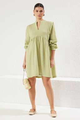 TRENDYOLMILLA Yesil Duz Rahat Kesim V Yaka Mini Dokuma Elbise TWOSS25EL00049 фото 6