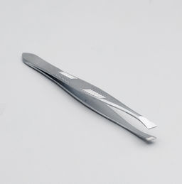 Zinger Пинцет для бровей скошенный / Standard 86012 M, матовый серебристый  фото 3