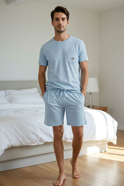 TRENDYOL MAN Mavi Regular Fit Etiketli Sortlu Orme Pijama Tak?m? TMNSS25PT00018