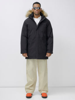 Парка зимняя с мехом черного цвета до - 30