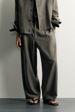 PANTAL?N RELAXED FIT FLUIDO PLIEGUES / crudo/kaki - Zara фото 2