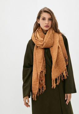 Объемный палантин гофре цвета рыжей охры - Модные истории фото 5