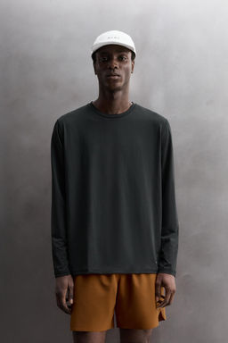 CAMISETA T?CNICA B?SICA MANGA LARGA / Negro - Zara фото 2