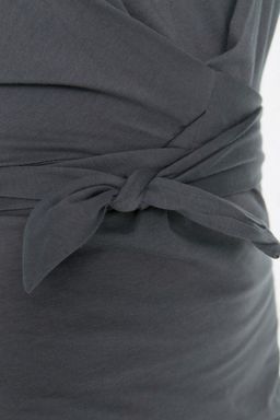 Antrasit %100 Pamuk Bele Oturan Y?rtmac ve Baglama Detayl? Midi Orme Kalem Elbise TWOSS21EL0404