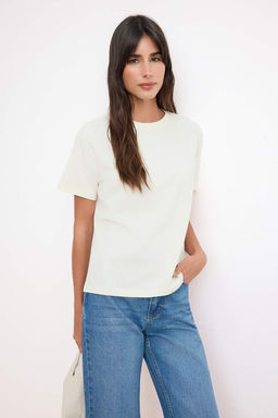 Ekru Regular/Normal Kal?p K?sa Kollu %100 Pamuk Yumusak Orme T-Shirt TWOSS26TS00131