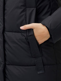 Пальто утепленное стеганное зимнее с капюшоном женское черного цвета 9608Ch - Mtforce фото 8