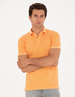 Оранжевая приталенная футболка с воротником-поло