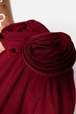 Bordo Kruvaze Yaka Gul Aksesuar Detayl? Y?lbas? Body TPRAW24BD00012