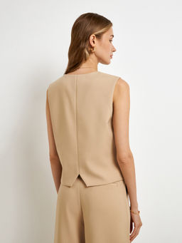 10200130369 Жилет жен. Izzy_vest бежевый - Concept club фото 2