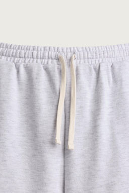 BERMUDA JOGGER BORDADO PARCHES / Gris vigor? - Zara фото 10