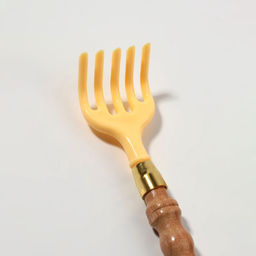 Массажёр - чесалка, универсальный, с ложкой, деревянный, 47×4×3 см, жёлтый