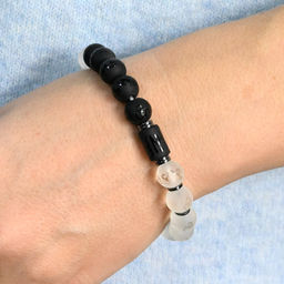 Браслет с мантрой из хрусталя и агата черного шарик 10мм, 19см Радуга камня