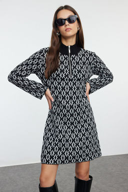 Trendyolmilla Siyah Mini Triko Geometrik Desenli Elbise TWOAW25EL00008 фото 2