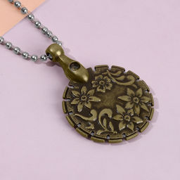 Резак для ниток, с цепочкой на руку, 3×4.5 см, цвет бронзовый