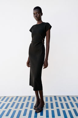 VESTIDO PUNTO CUT OUT BOLAS / Negro