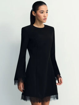 Приталенное платье мини с кружевом / Zarina  фото 4