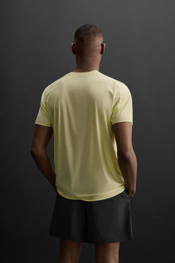 LIGHTWEIGHT TECHNICAL T-SHIRT - Zara фото 4