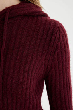 Женский однотонный укороченный трикотажный свитер обычного кроя с капюшоном - Defacto фото 5