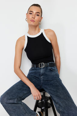 TRENDYOLMILLA Beyaz Halter Yaka Kontrast Biye Detayl? Fitilli Esnek Orme Atlet TWOSS24AL00027  фото 6