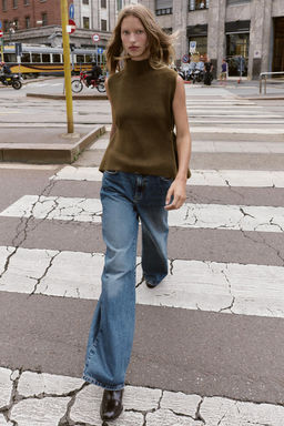ASYMMETRIC KNIT TOP WITH SIDE APPLIQU_S