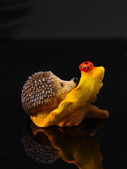 Фигурка полистоун «Ёжик с божьей коровкой», 3.7×6×6.5 см