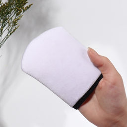 Цена за 2 шт. Варежка для умывания, 12.5×10 см, с подвесом, белая, чёрная