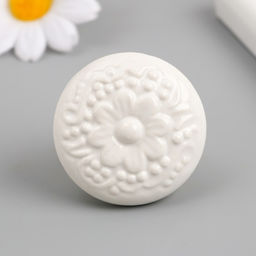 Ручка для шкатулки керамика, металл Цветок белая 4,4х4,4х3,4 см