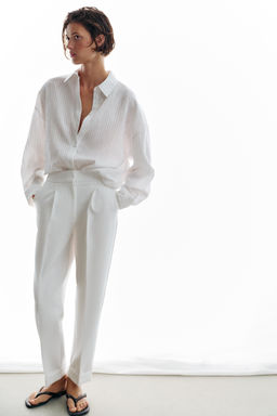 PANTAL?N PLIEGUES VUELTA BAJO / Blanco