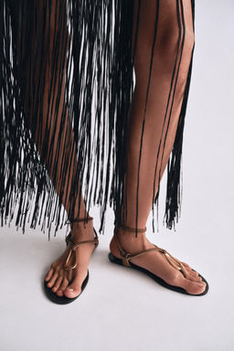 SANDALIA PIEL PIEZA MET?LICA / Beige