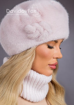 Шапка Берет экомех с украшением розовый жемчуг