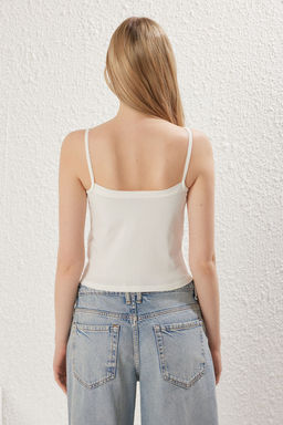 Ekru Buzgu Detayl? Havuz Yaka Fitted/Vucuda Oturan Orme Atlet TWOSS25BZ00026