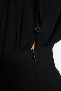 Siyah Vucuda Oturan Vatkal? Dugme Detayl? Mini Dokuma Elbise TWOAW24EL00483