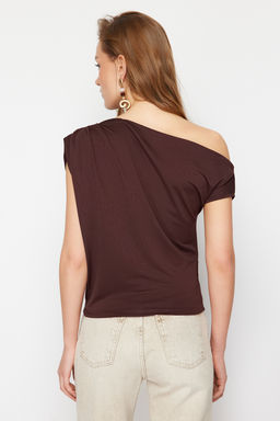 Kahverengi Regular/Normal Kal?p Asimetrik Yaka S?f?r Kol C?tc?tl? Esnek Orme Bluz TWOSS24BZ00396