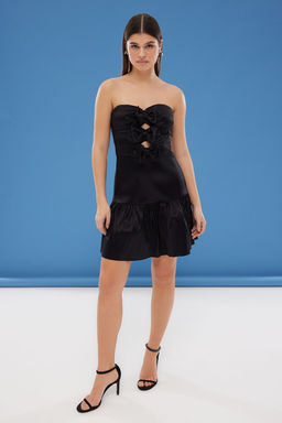 TRENDYOLMILLA Siyah A-Kesim Straplez Fiyonk Detayl? Dokuma K?sa S?k Elbise TPRSS25EL00072