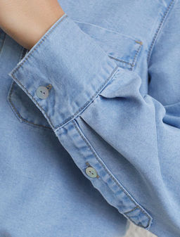 Укороченная блузка с кулиской из джинсового лиоцелла - Vilatte фото 2