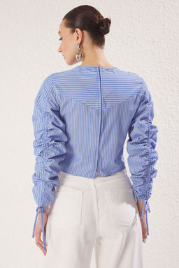 Mavi Kareli Bisiklet Yaka Buzgu Detayl? Crop Dokuma Bluz TWOSS25BZ00256 - Trendyolmilla фото 5