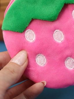 Кошелёк плюшевый "Strawberry", pink (10*11 см)