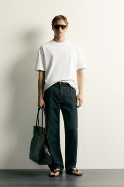 CAMISETA RELAXED FIT LETRAS FLOR / Blanco